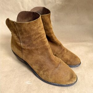 Lucky Brand Kaiya Brown Suede 2.75” Heeled Ankle Bootie. Size 7.5